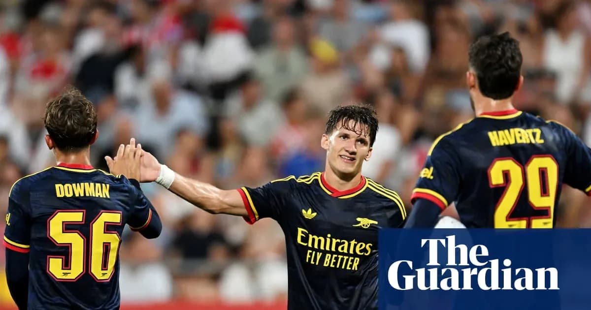 Игроки Arsenal празднуют гол во время матча Игроки Arsenal празднуют гол во время матча