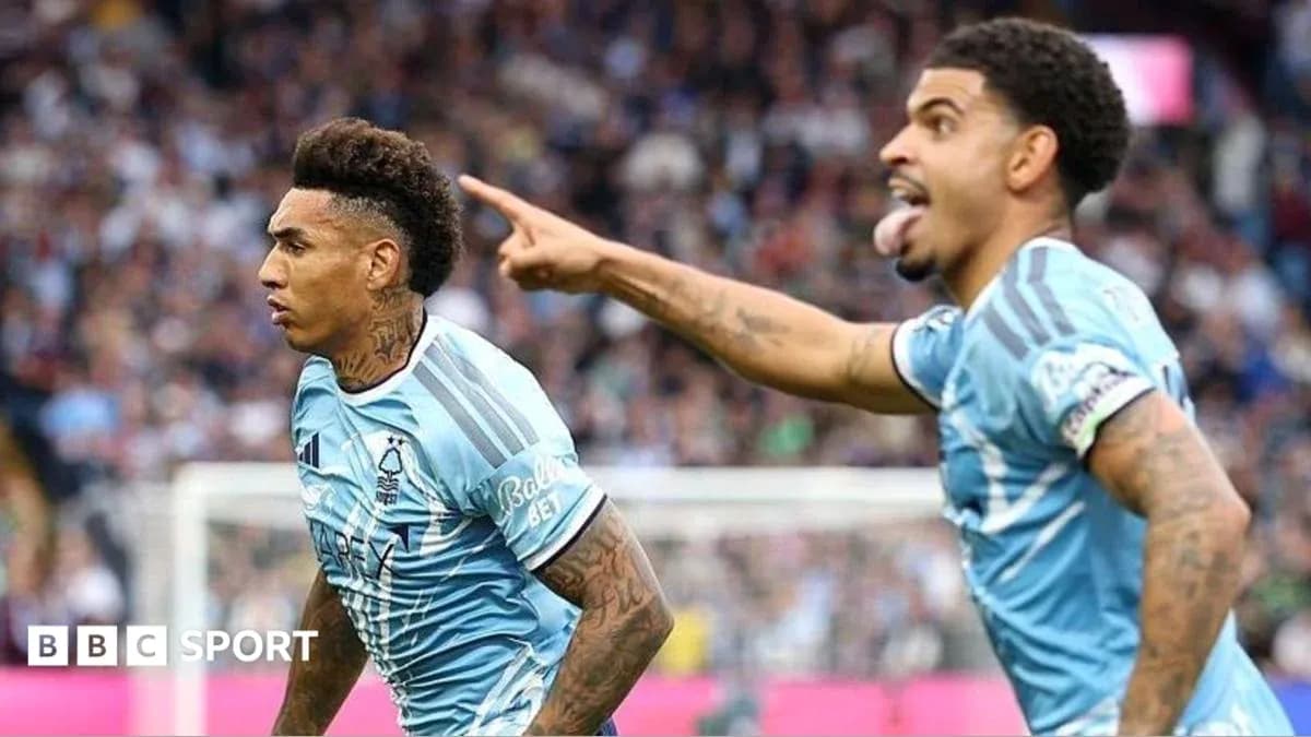 Игроки Nottingham Forest празднуют гол на поле Игроки Nottingham Forest празднуют гол на поле
