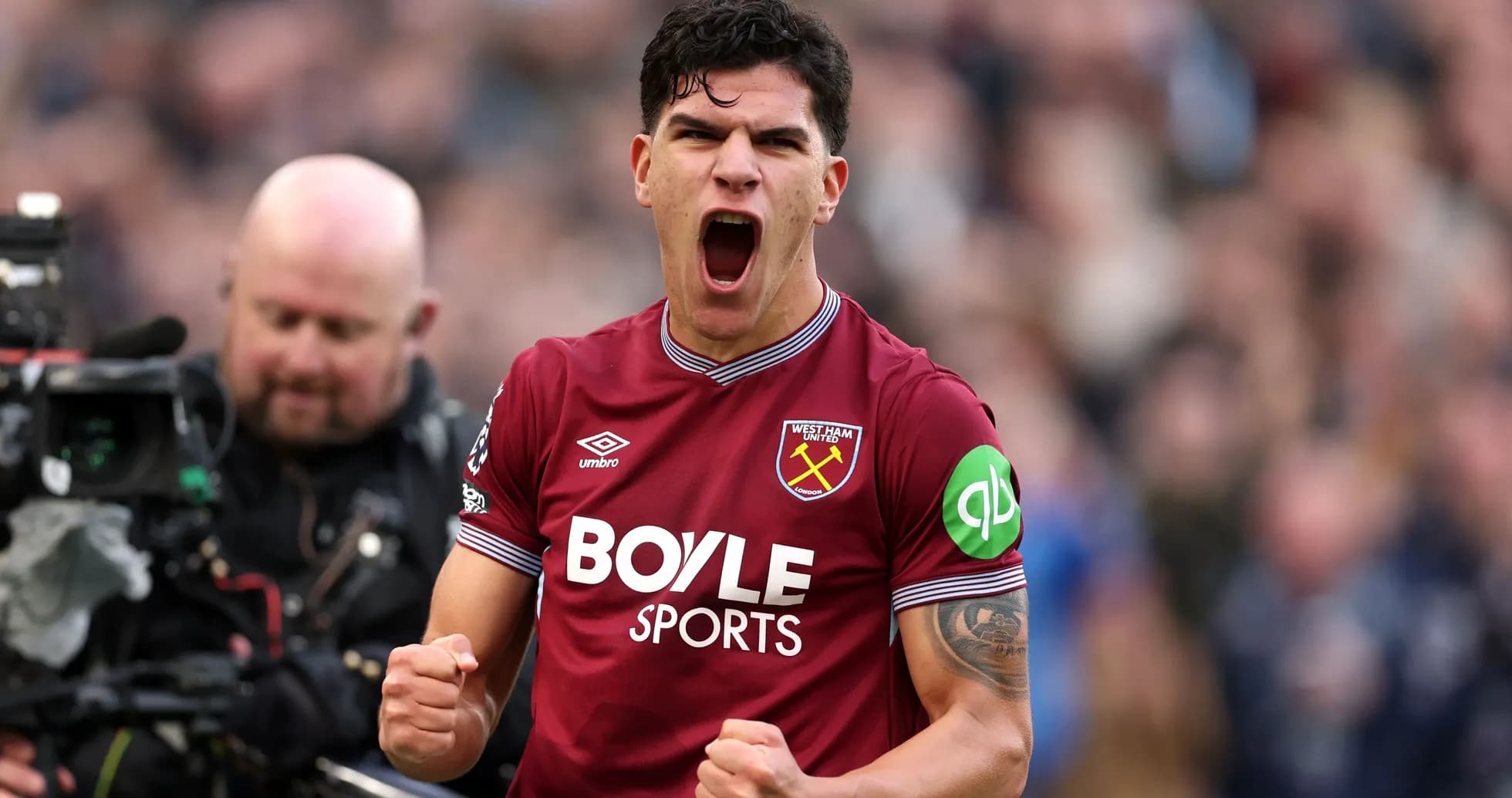 Игрок West Ham United радуется после гола Игрок West Ham United радуется после гола