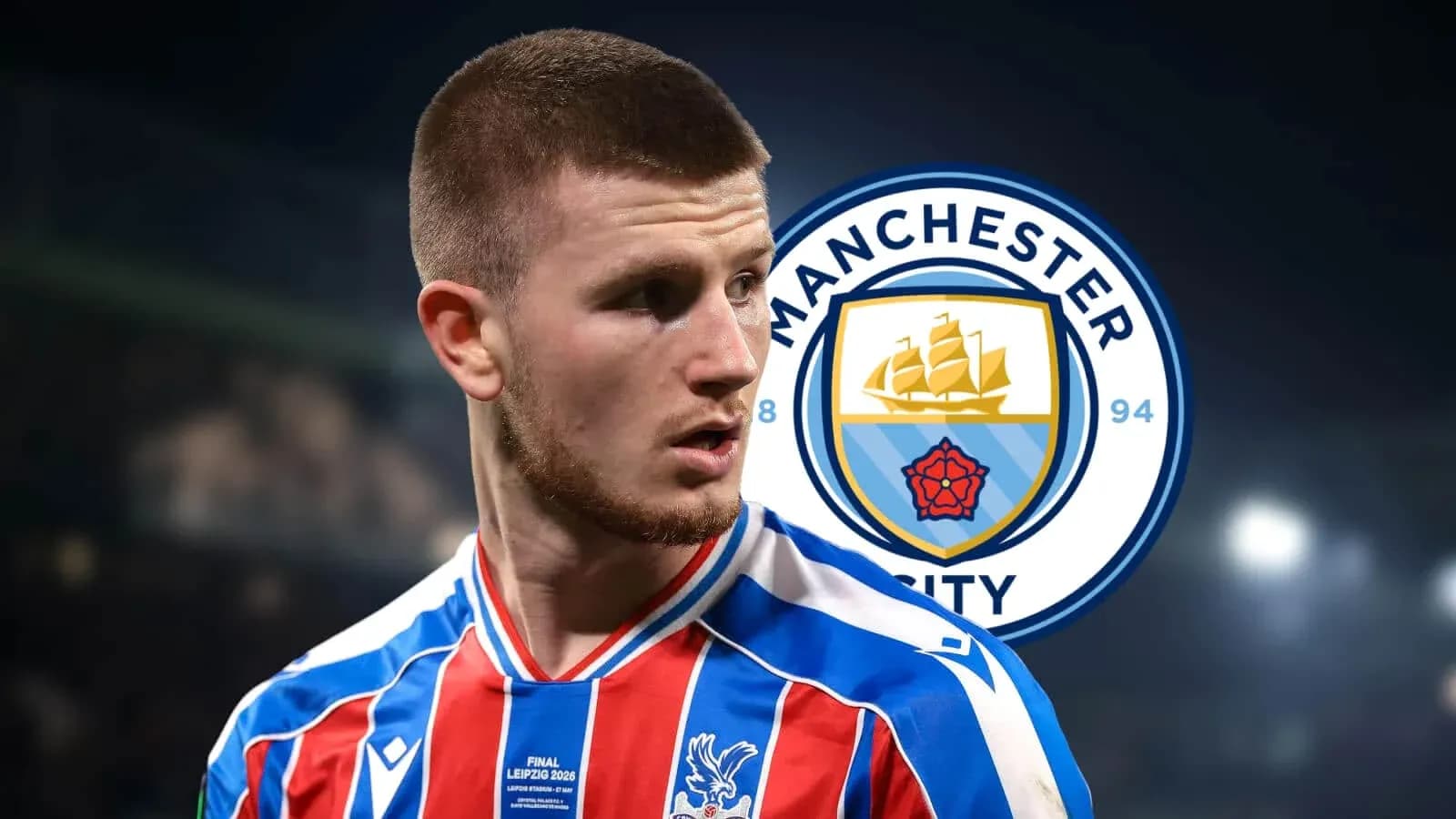 Игрок в форме Crystal Palace на фоне логотипа Manchester City Игрок в форме Crystal Palace на фоне логотипа Manchester City