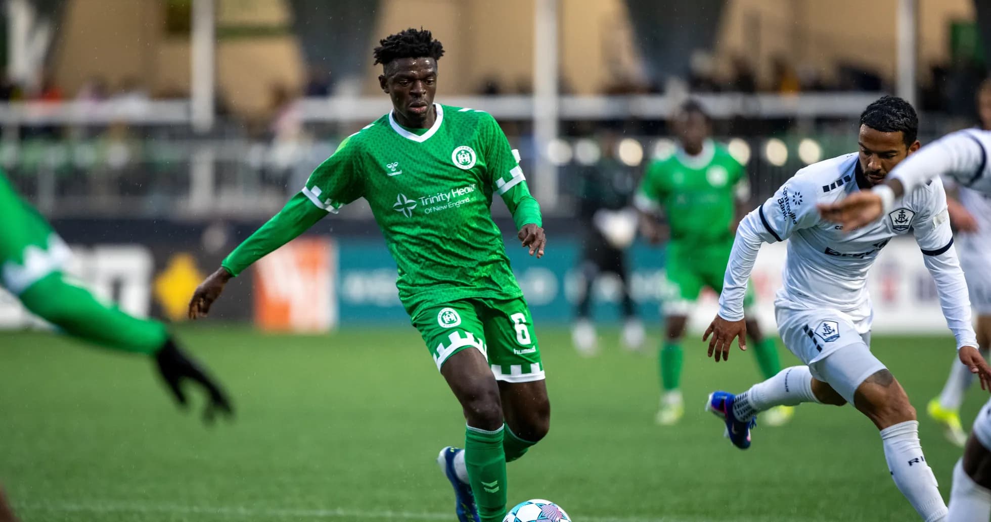 Игроки NY Cosmos и Hartford Athletic на поле Игроки NY Cosmos и Hartford Athletic на поле