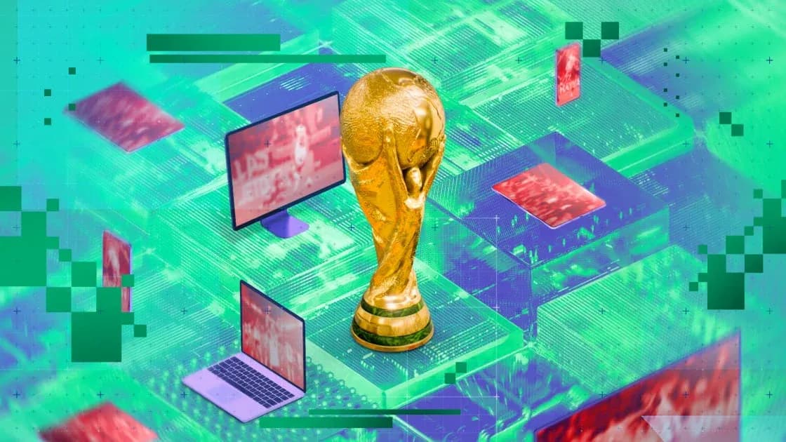 Золотой трофей чемпионата мира на фоне экранов Золотой трофей чемпионата мира на фоне экранов