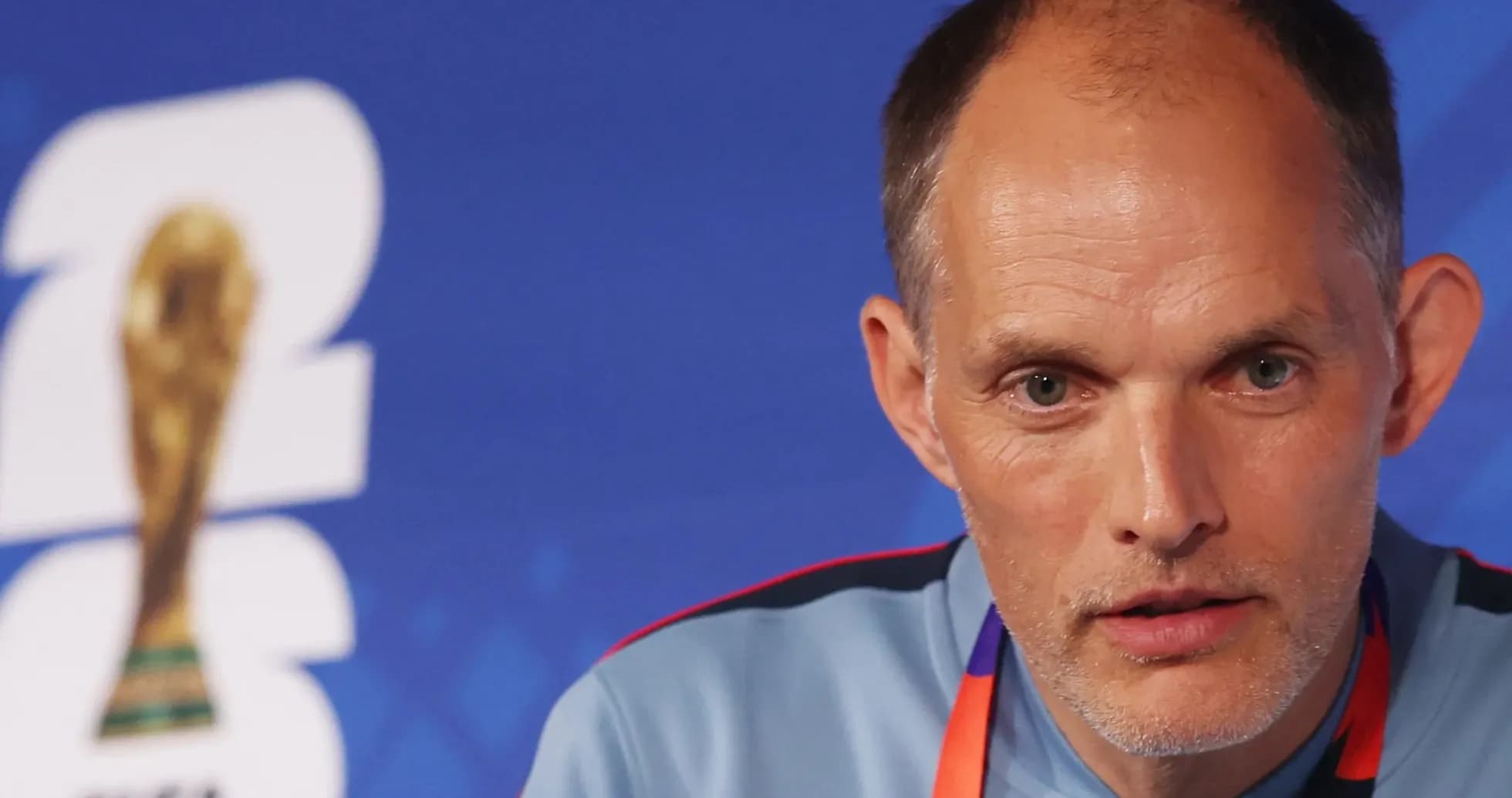 Тренер на пресс-конференции перед турниром FIFA Тренер на пресс-конференции перед турниром FIFA