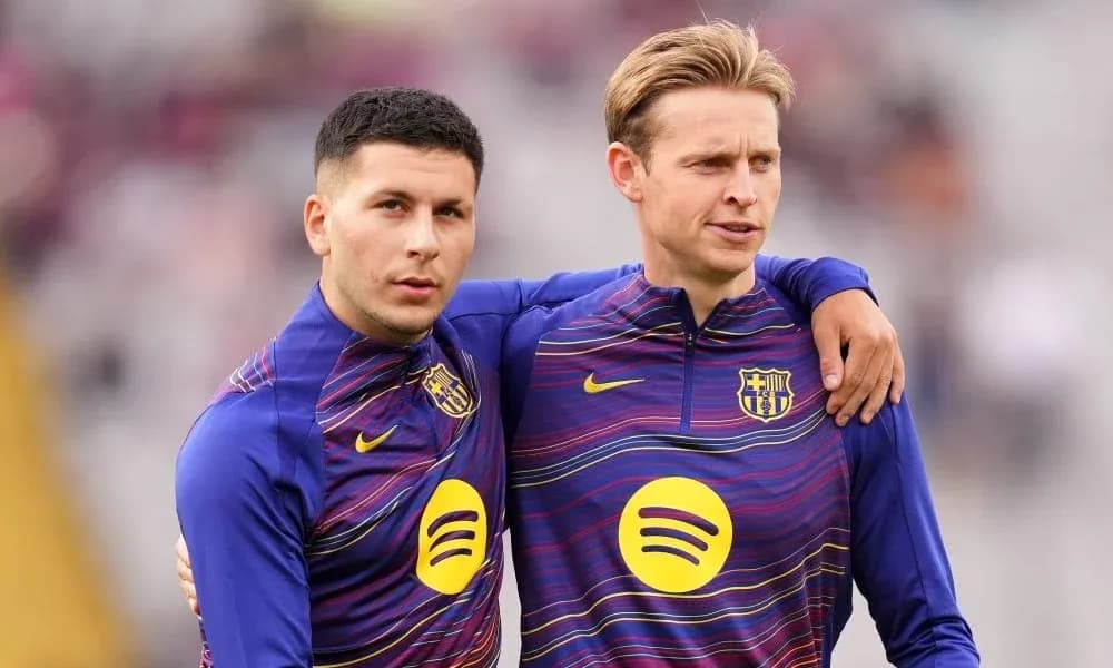 Два игрока FC Barcelona во время разминки Два игрока FC Barcelona во время разминки
