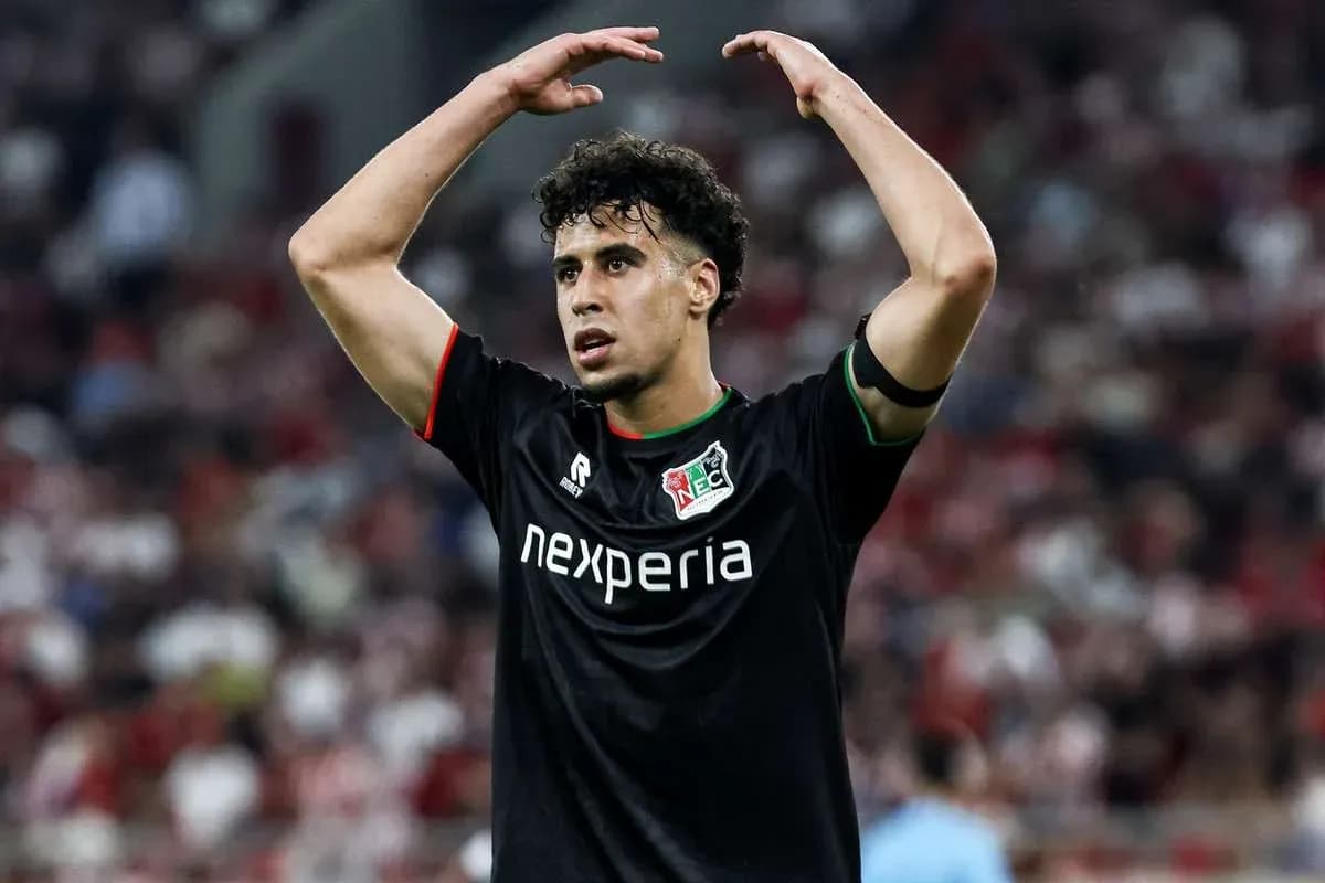 Игрок NEC Nijmegen во время матча Игрок NEC Nijmegen во время матча