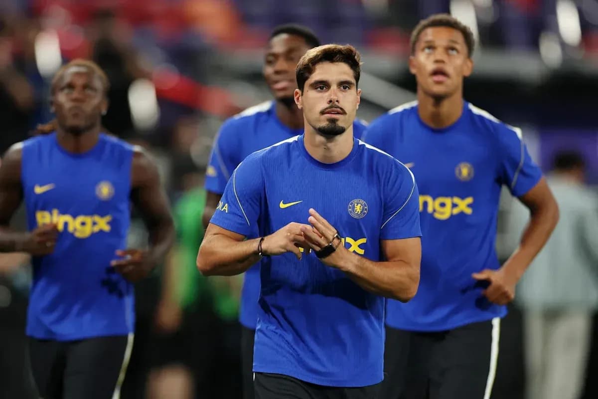 Игроки Chelsea разминаются перед матчем Игроки Chelsea разминаются перед матчем