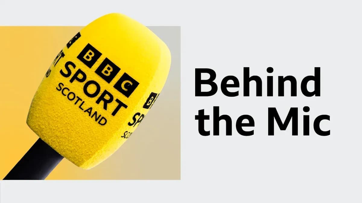 Желтый микрофон BBC Sport Scotland на фоне Желтый микрофон BBC Sport Scotland на фоне