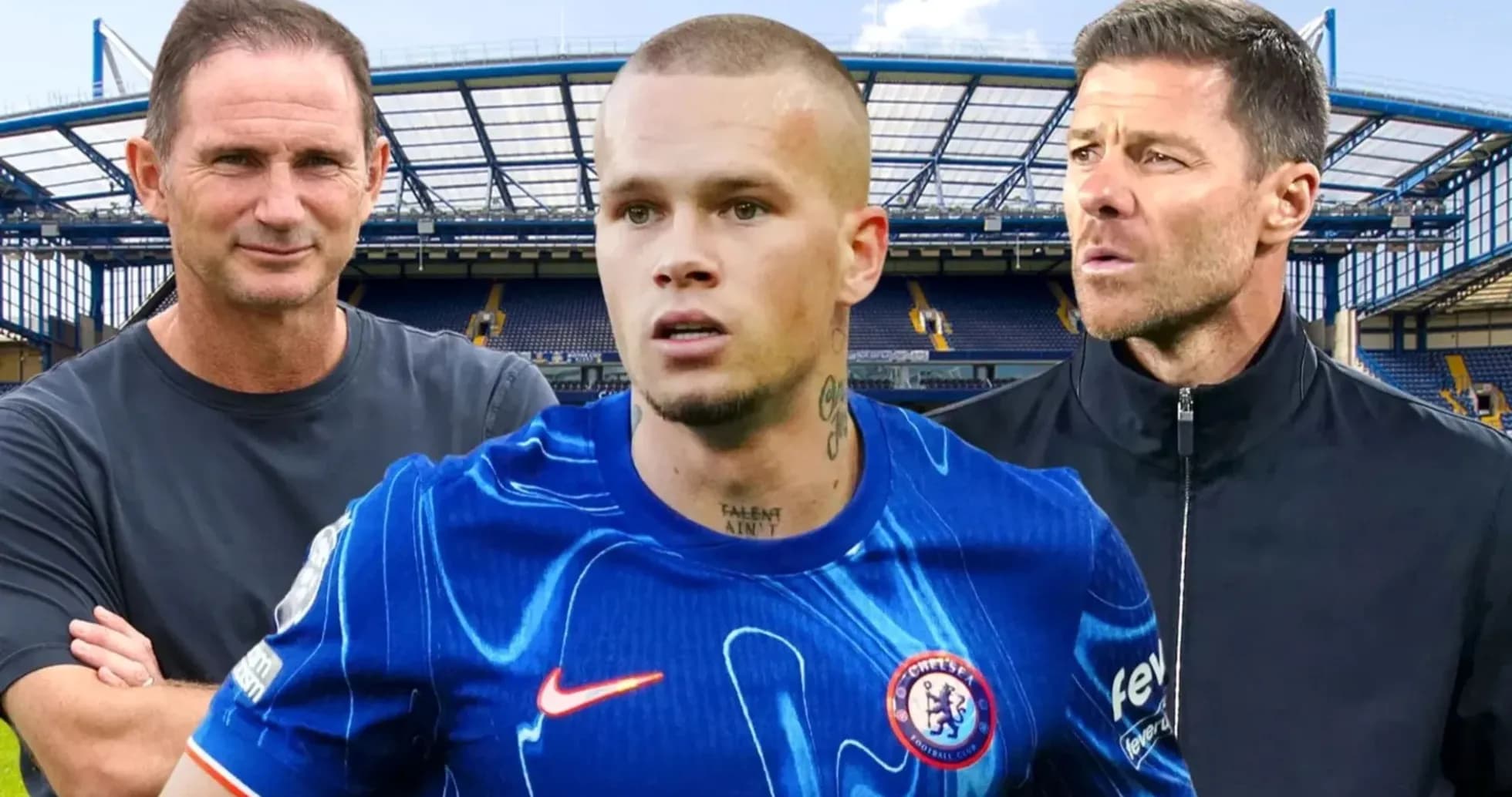 Тренеры и игрок в форме Chelsea на стадионе Тренеры и игрок в форме Chelsea на стадионе