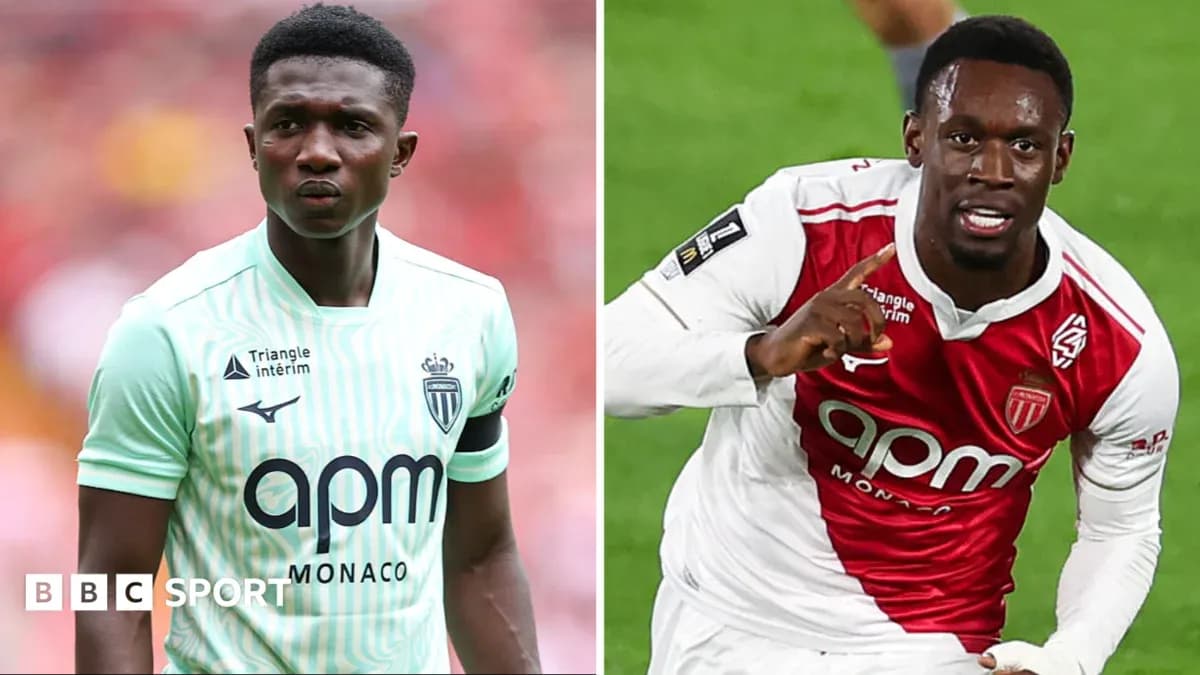 Два игрока AS Monaco в форме клуба Два игрока AS Monaco в форме клуба
