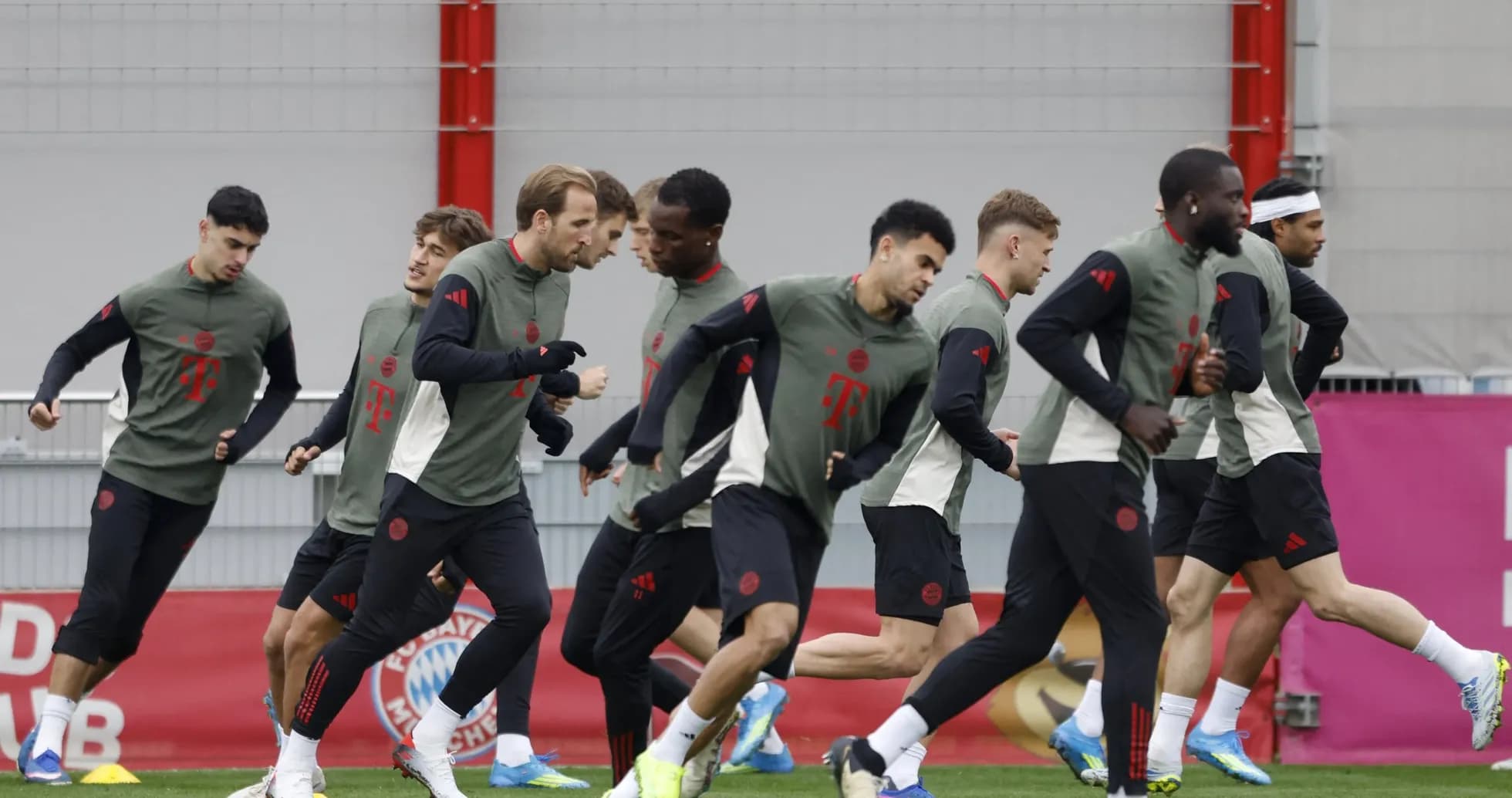 Bayern battles Real, Arsenal's aspirations. Bayern battles Real, Arsenal's aspirations.