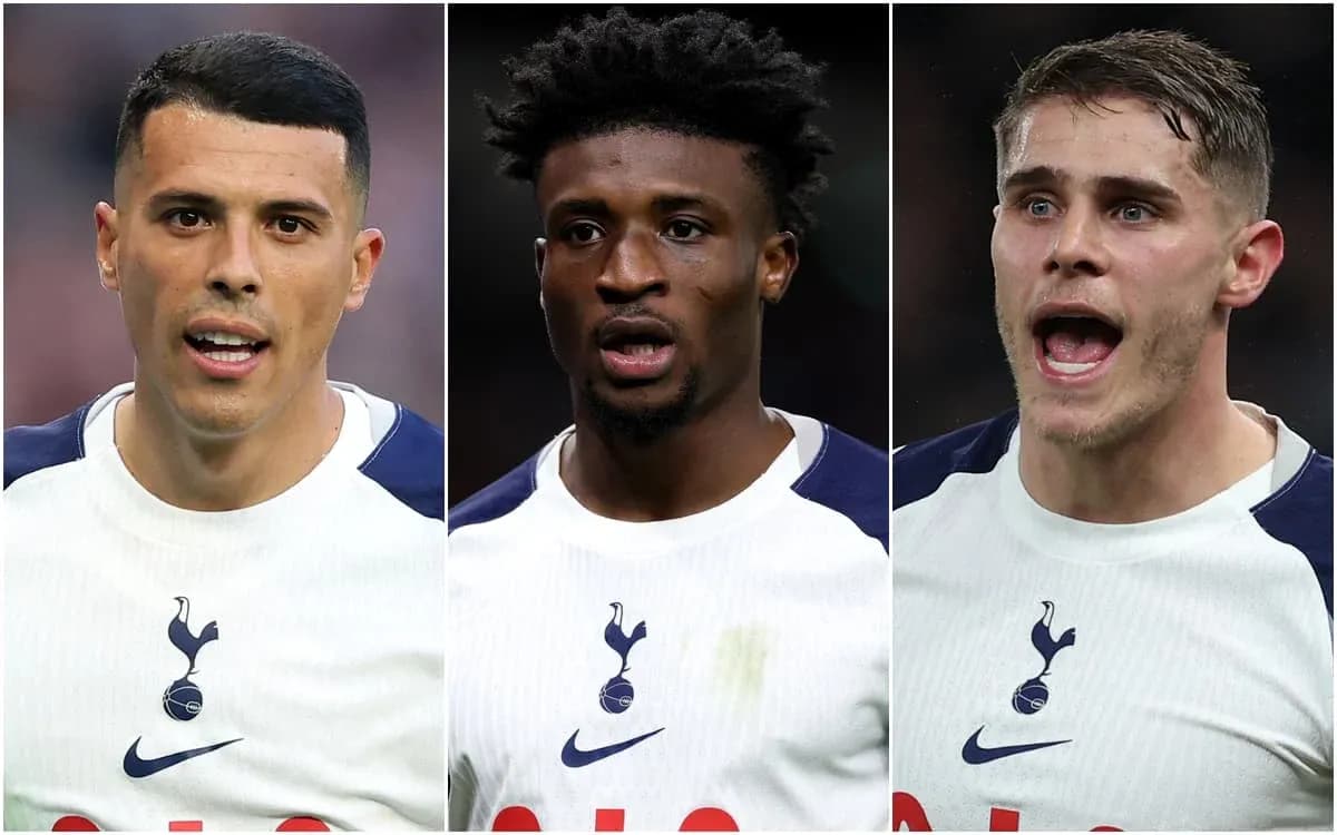 Трое игроков Tottenham Hotspur на поле Трое игроков Tottenham Hotspur на поле