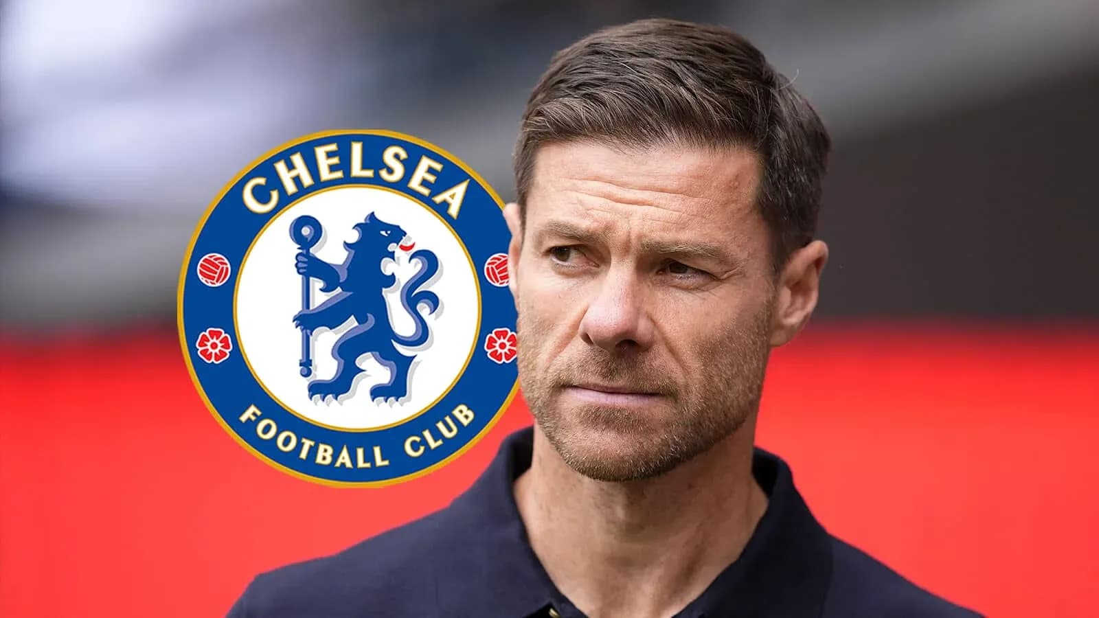 Человек на фоне логотипа Chelsea Football Club Человек на фоне логотипа Chelsea Football Club