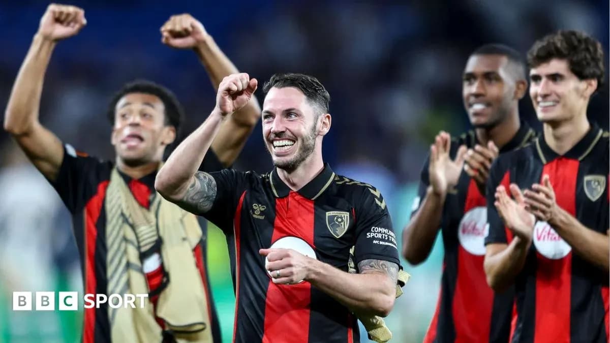 Игроки AFC Bournemouth празднуют победу на стадионе Игроки AFC Bournemouth празднуют победу на стадионе