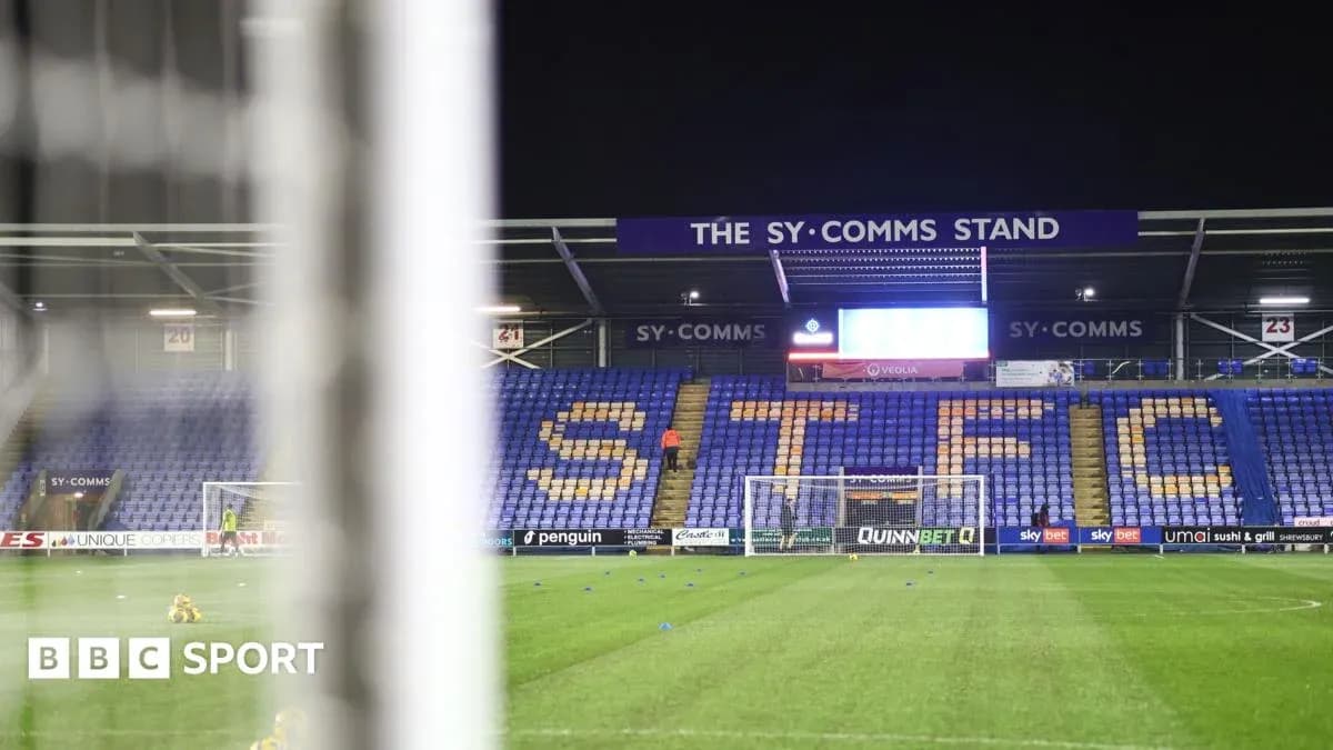 Стадион с надписью STFC и воротами Стадион с надписью STFC и воротами